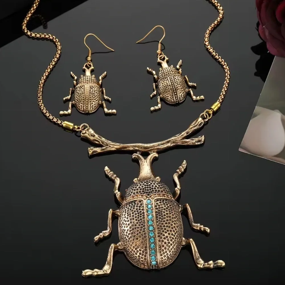 Vintage Beetle Jewelry Set – Necklace & Matching Earrings